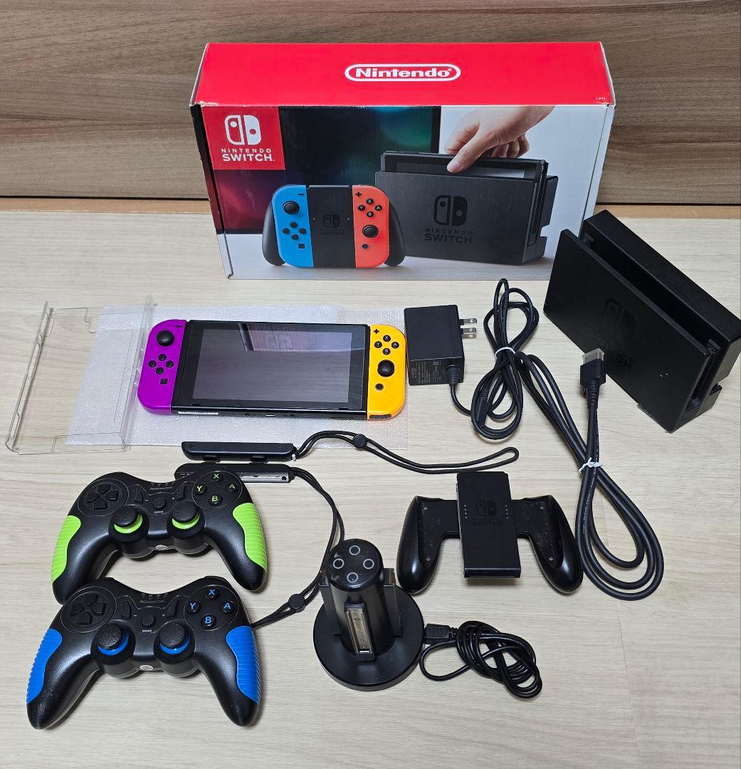 任天堂スイッチ　Switch本体 ハードケース・フィルム付属　特典多数付き