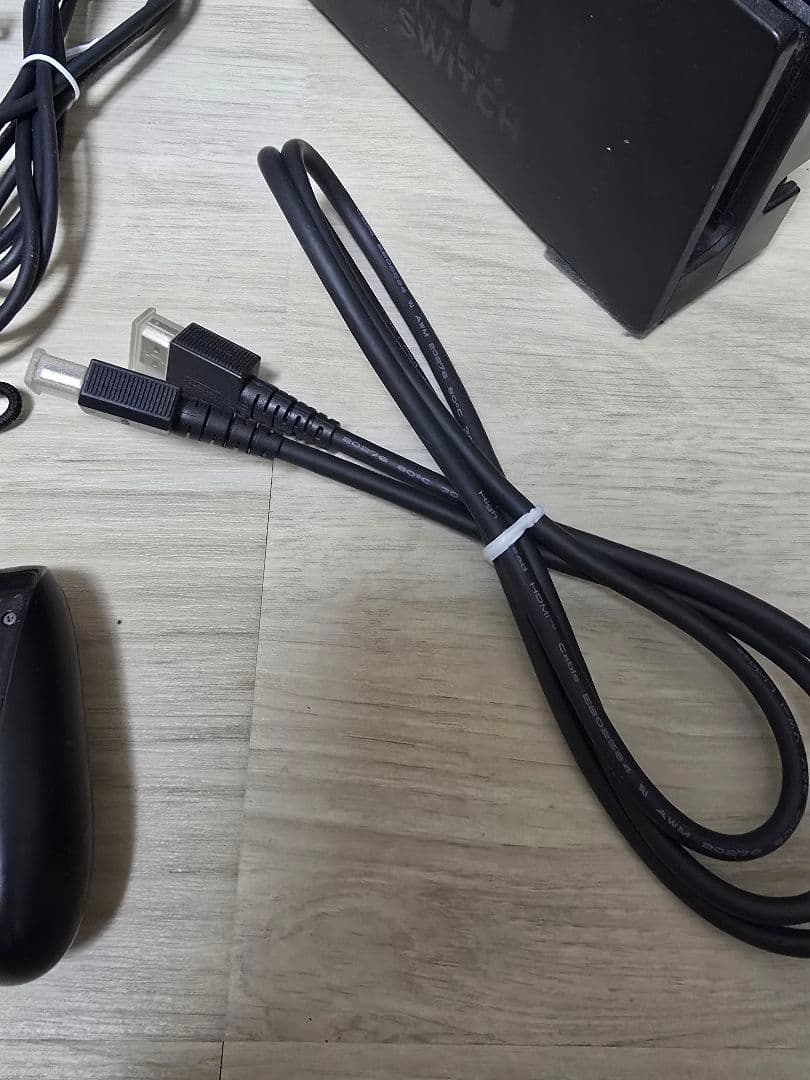 任天堂スイッチ　Switch本体 ハードケース・フィルム付属　特典多数付き