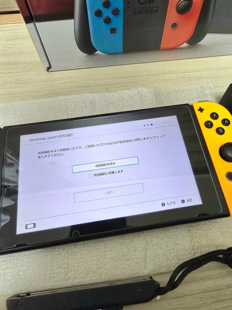 任天堂スイッチ　Switch本体 ハードケース・フィルム付属　特典多数付き