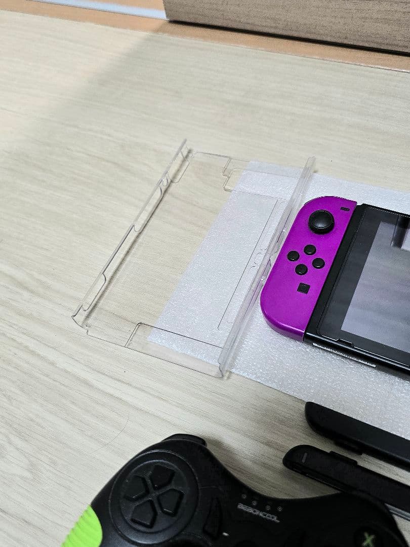 任天堂スイッチ　Switch本体 ハードケース・フィルム付属　特典多数付き