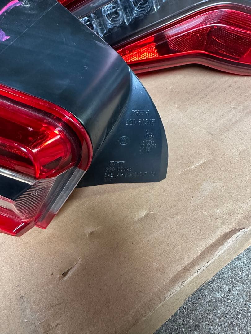 トヨタzn6 86 brz 後期 純正 テールランプ