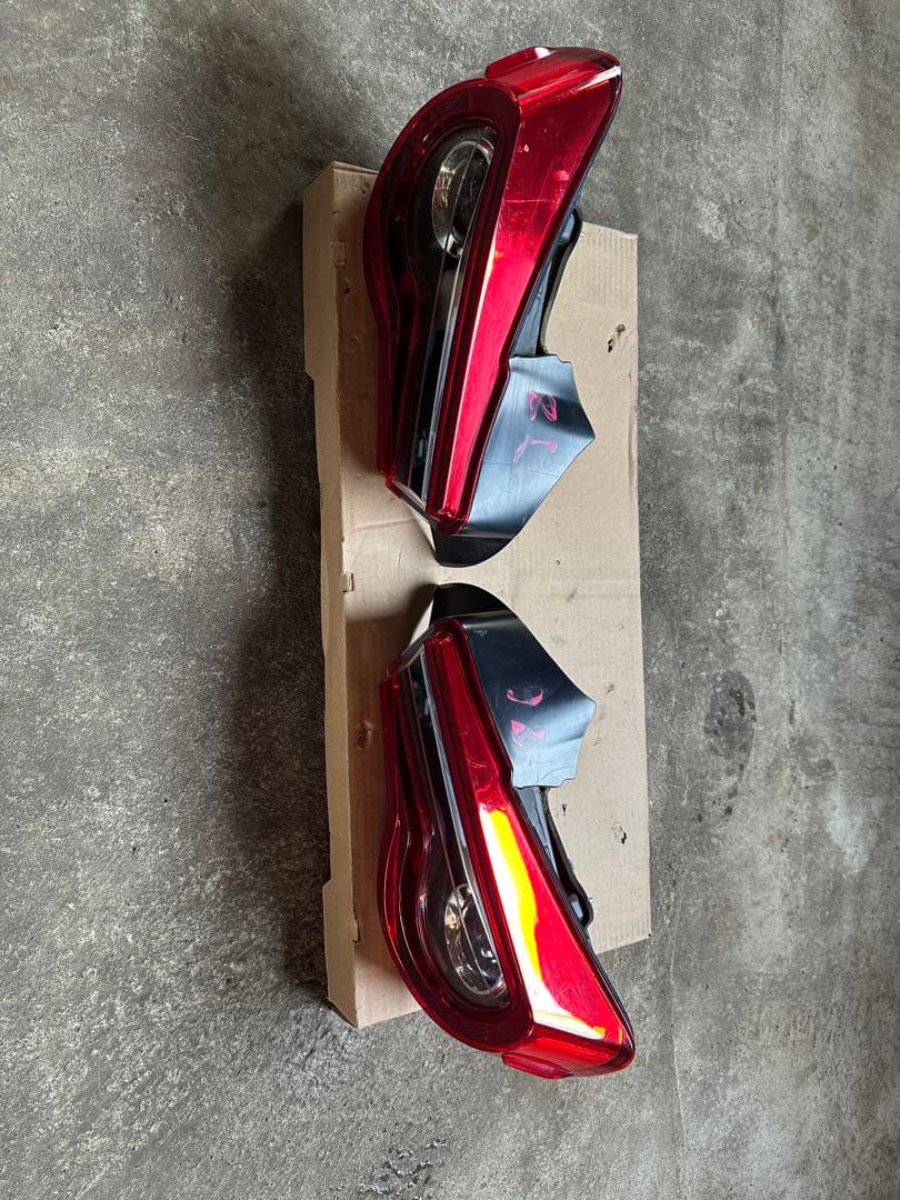 トヨタzn6 86 brz 後期 純正 テールランプ