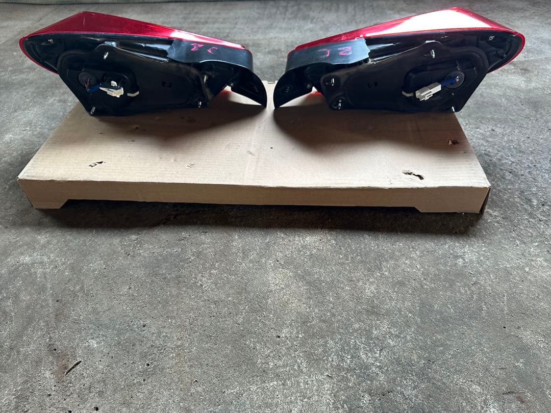 トヨタzn6 86 brz 後期 純正 テールランプ