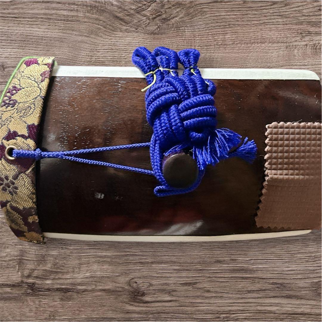 三味線本体 木製 3弦 金糸装飾 ハードケース 鍵 付き 中棹 太棹 東さわり