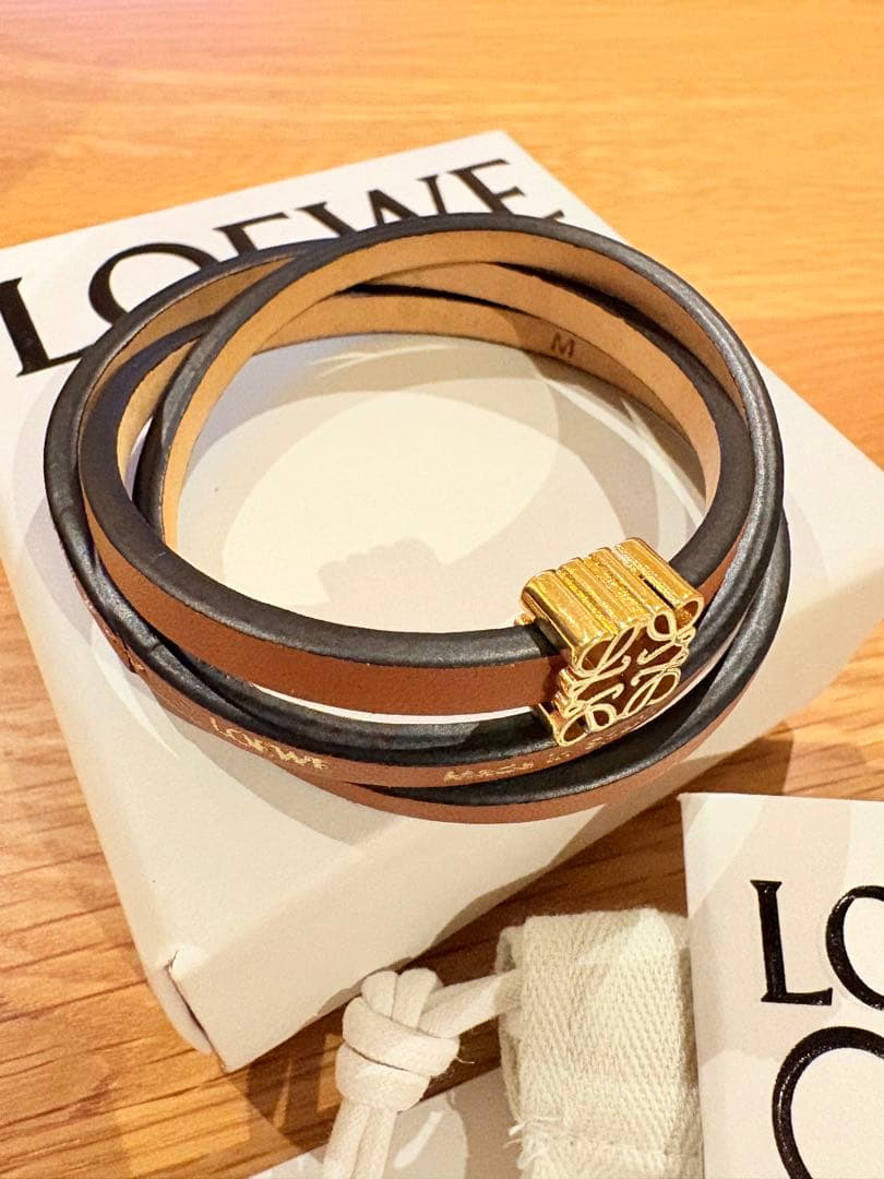 ロエベ　レザーバングル Mサイズ　ブレスレット