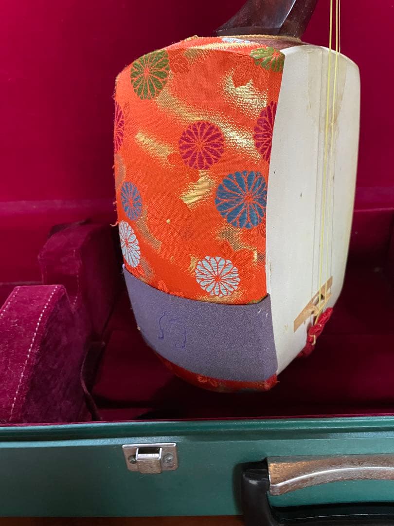 チ*ガ様 【お安くします】三味線 本体 ケース付き