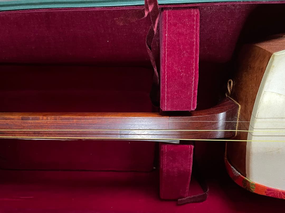 チ*ガ様 【お安くします】三味線 本体 ケース付き