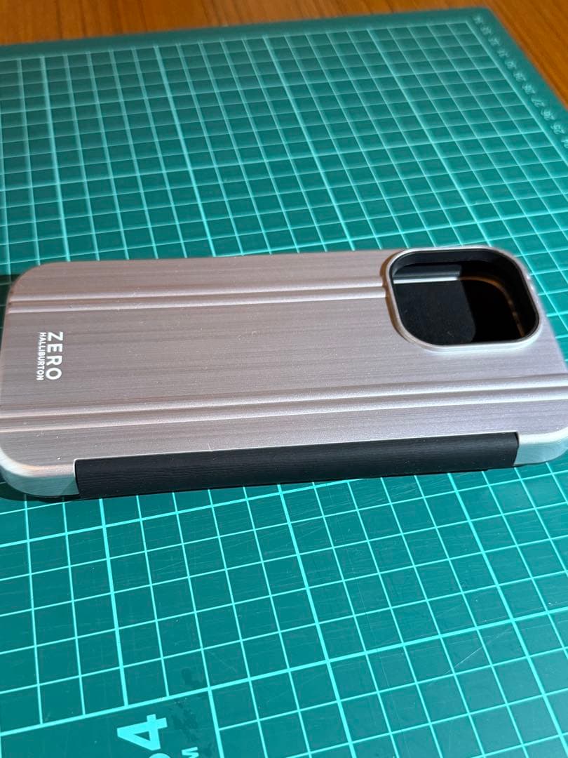 希少ZERO HALLIBURTON iPhone 16 ProMAX用　手帳型