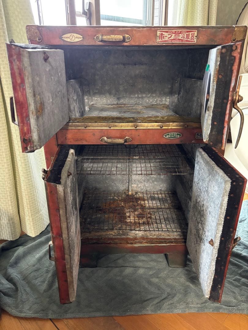 昭和レトロな冷蔵庫　インテリアにピッタリ！