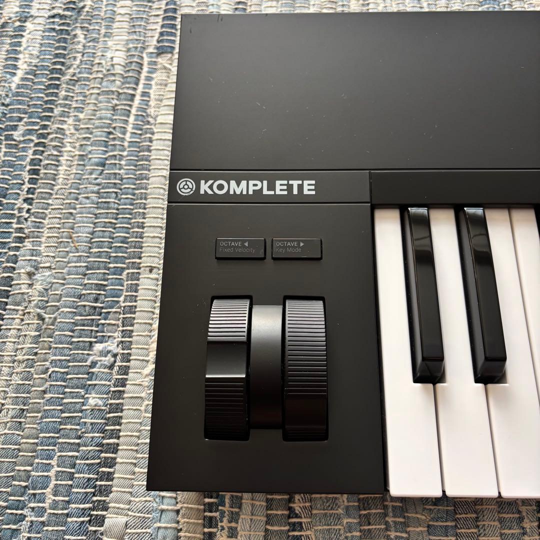 KOMPLETE KONTROL A61 MIDIキーボード
