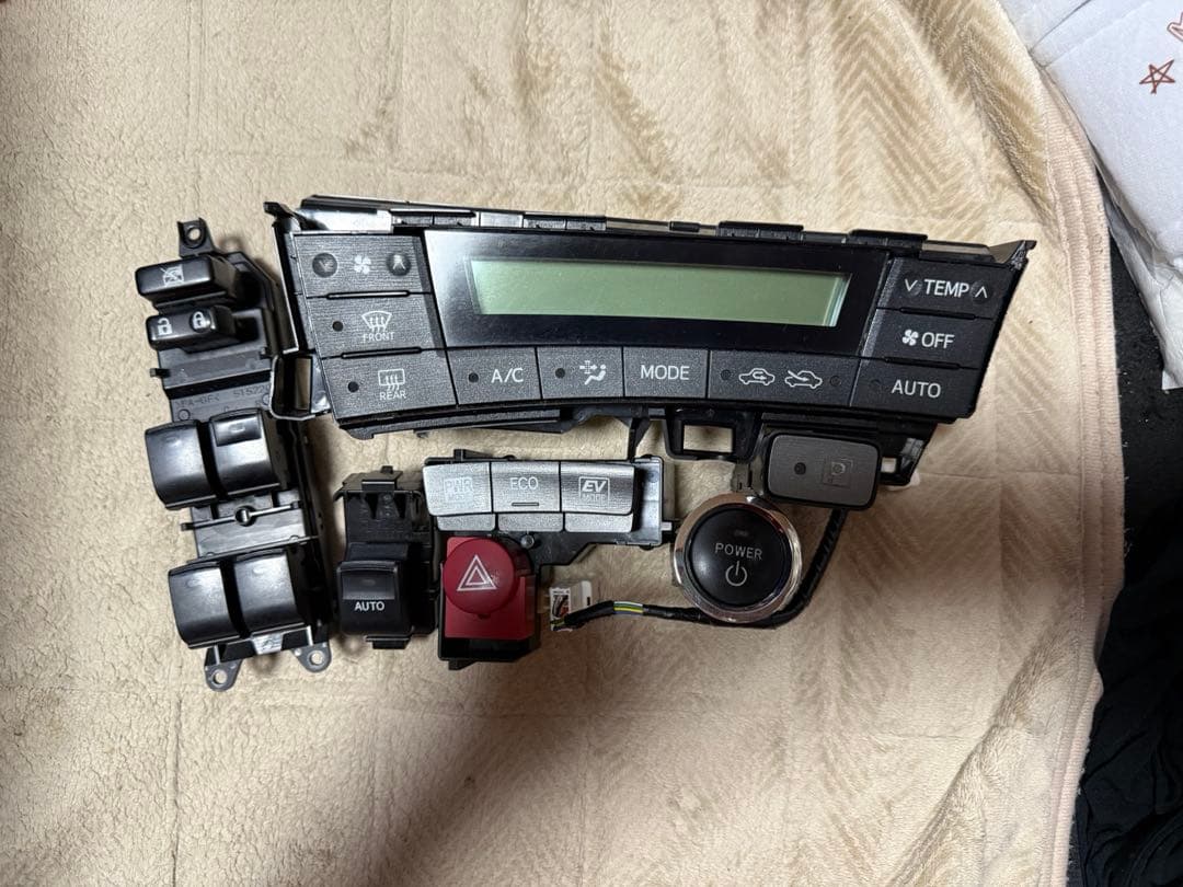 LED打ち替え済 30プリウス 前期 エアコン パワーウィンドー ハザード等色々