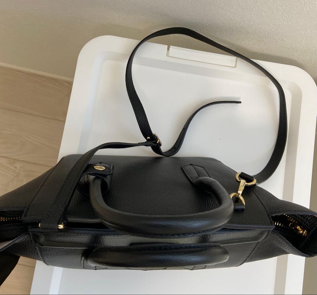 Christian villa★フラップショルダーバッグ、オケージョン、黒美品