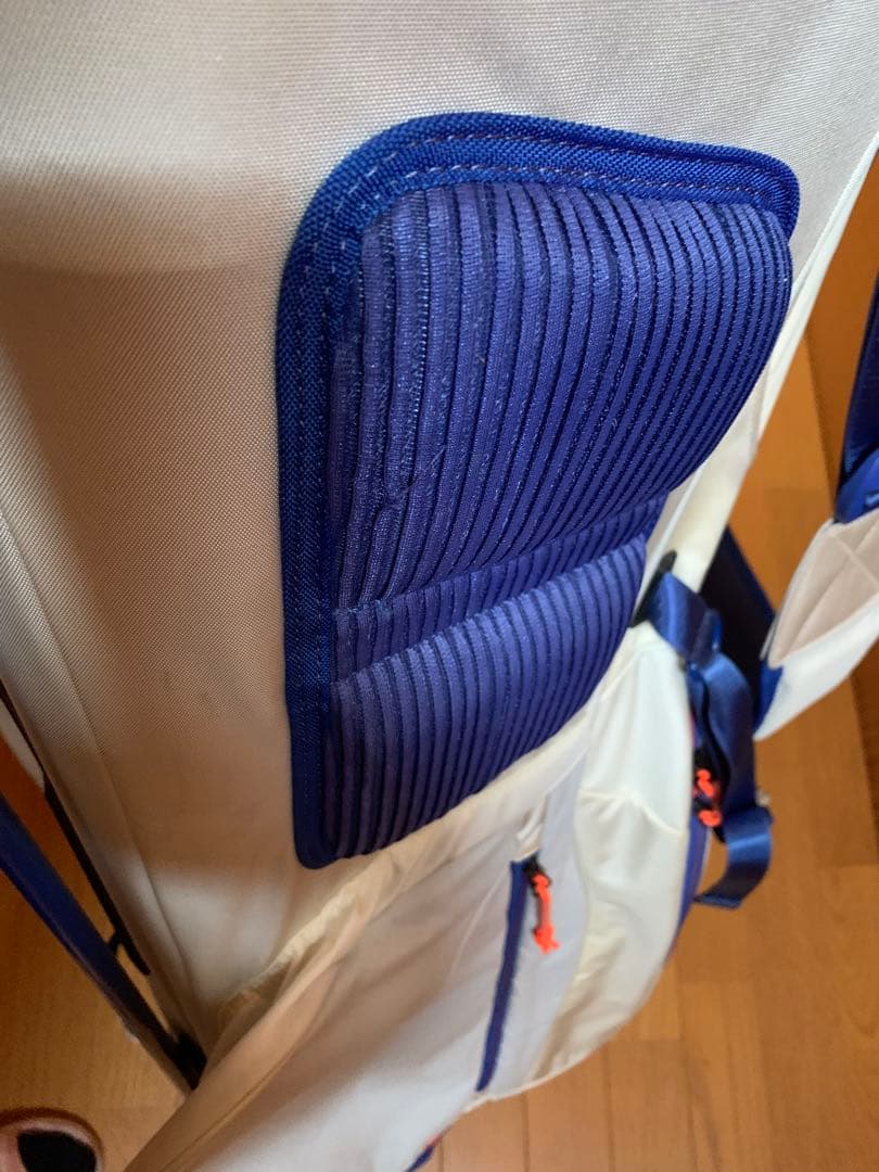 adidas ゴルフ　スタンド式キャディバッグ　軽量