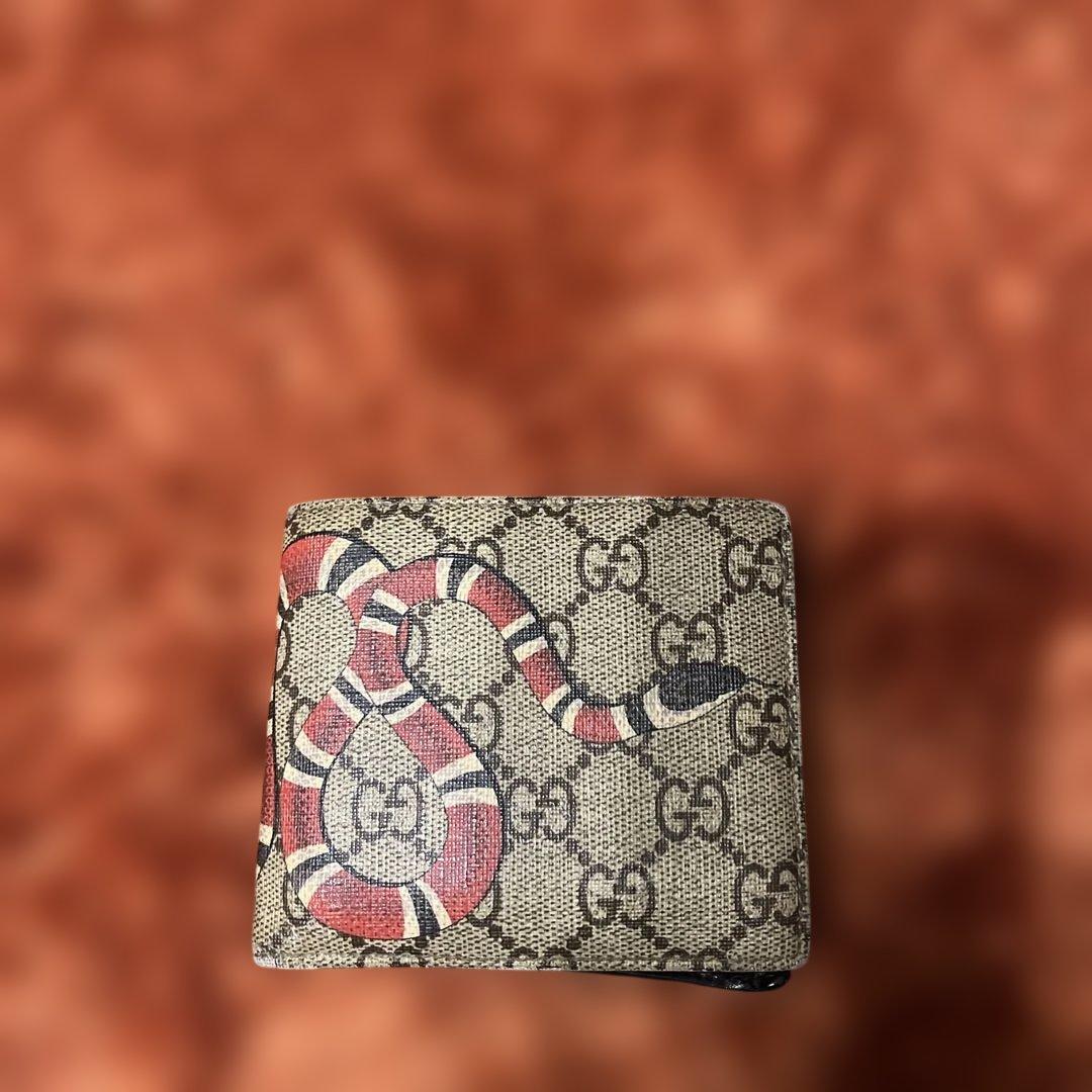 GUCCI 蛇モチーフ 二つ折り財布