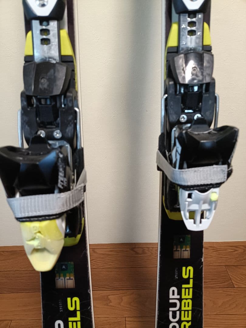 スキー板(HEAD)、ストック(SINANO)、スキーバッグ3点セット