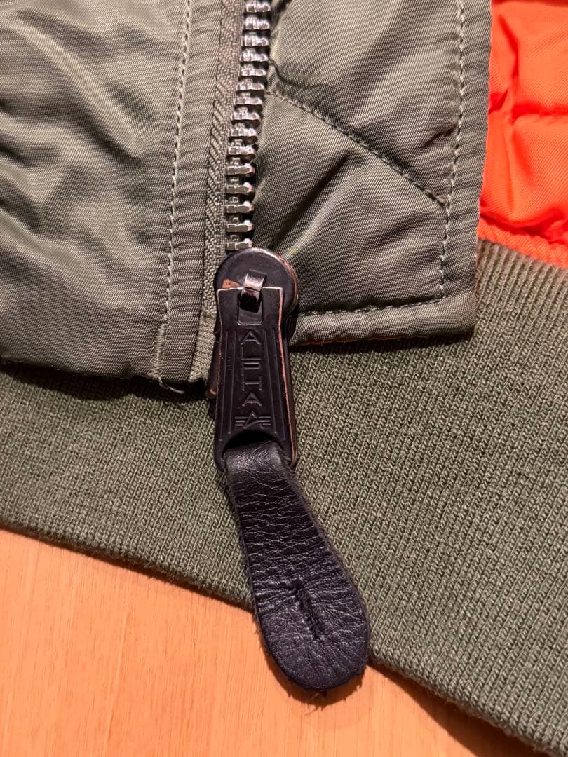 ALPHA INDUSTRIES MA-1 フライトジ ャケット オリーブ