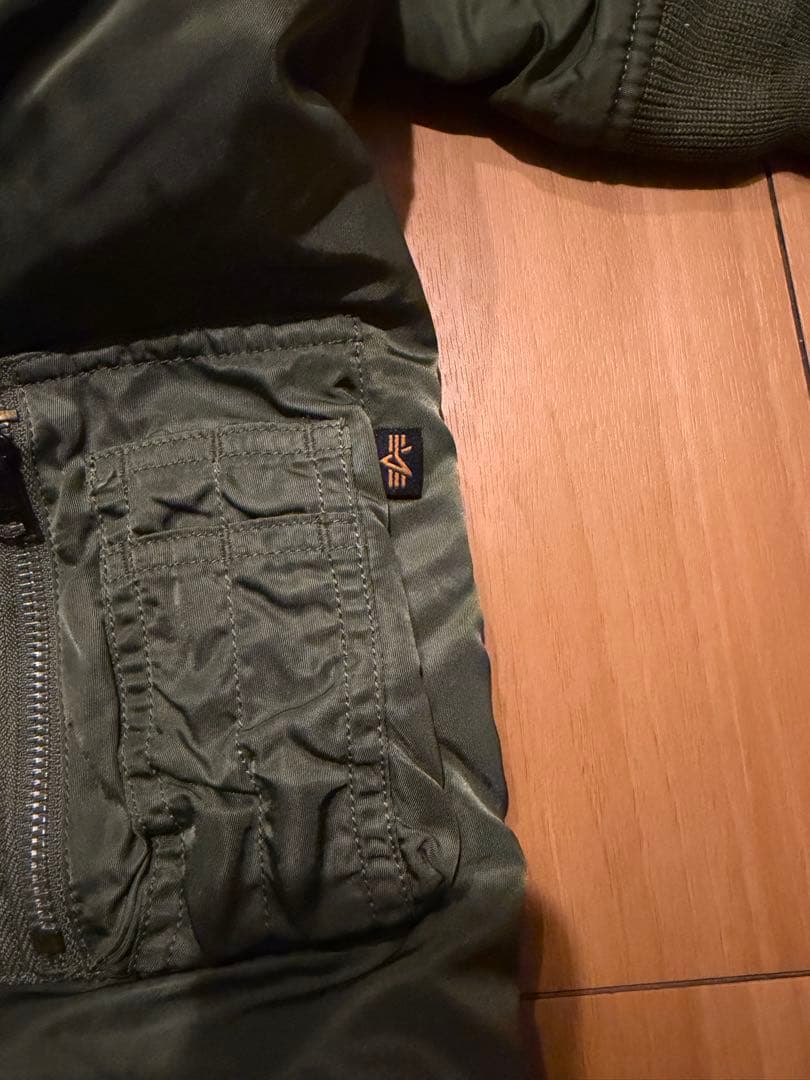 ALPHA INDUSTRIES MA-1 フライトジ ャケット オリーブ