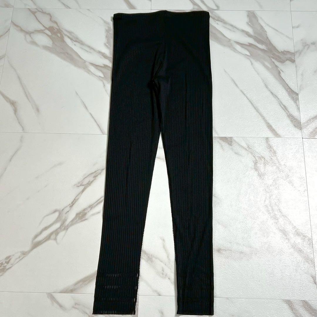 未使用に近い 25SS⭐️プリーツプリーズ レギンスパンツ カットワーク 黒