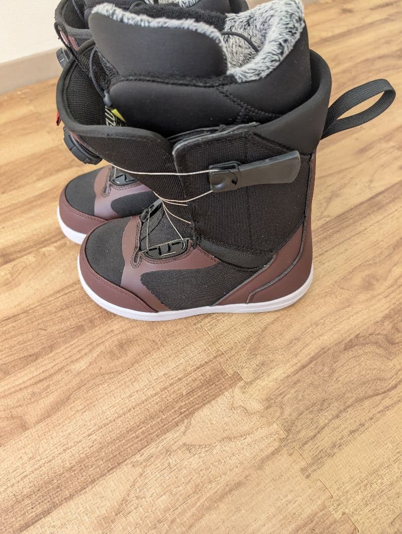 即日発送します　未使用品！　FLUX BOAブーツ 23.5cm