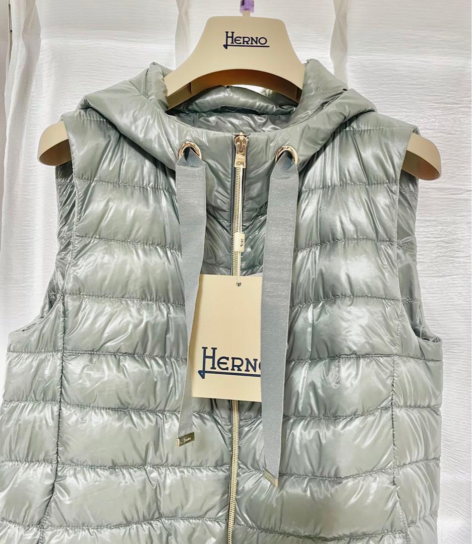 新品タグ付き　ヘルノ　ダウンベスト　レディース　ブルー　38