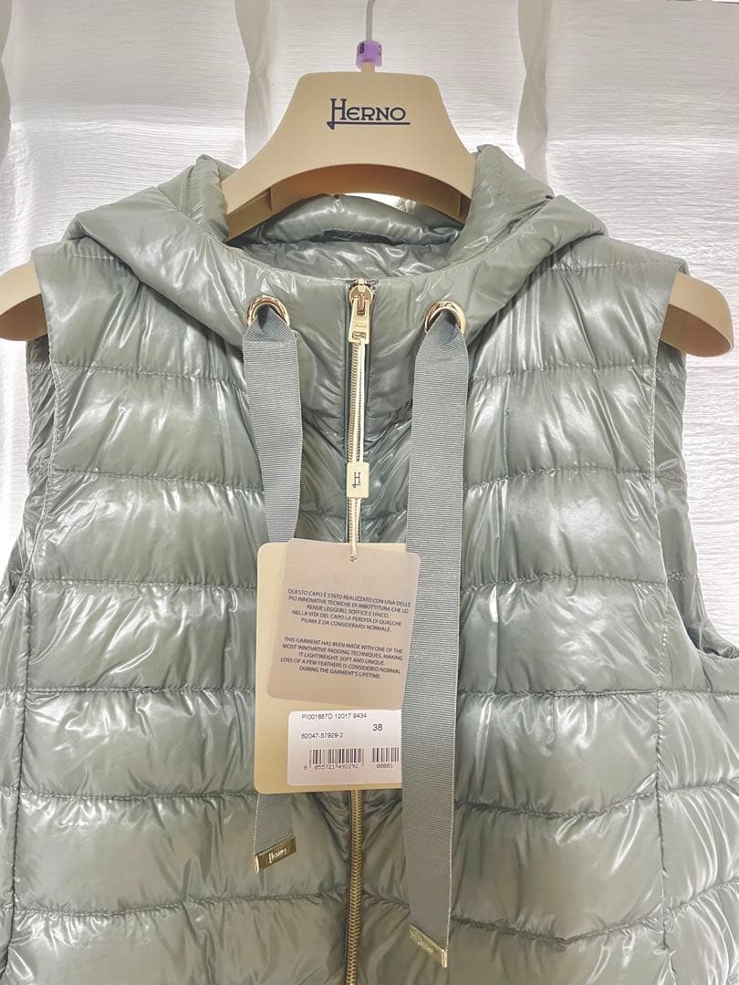新品タグ付き　ヘルノ　ダウンベスト　レディース　ブルー　38