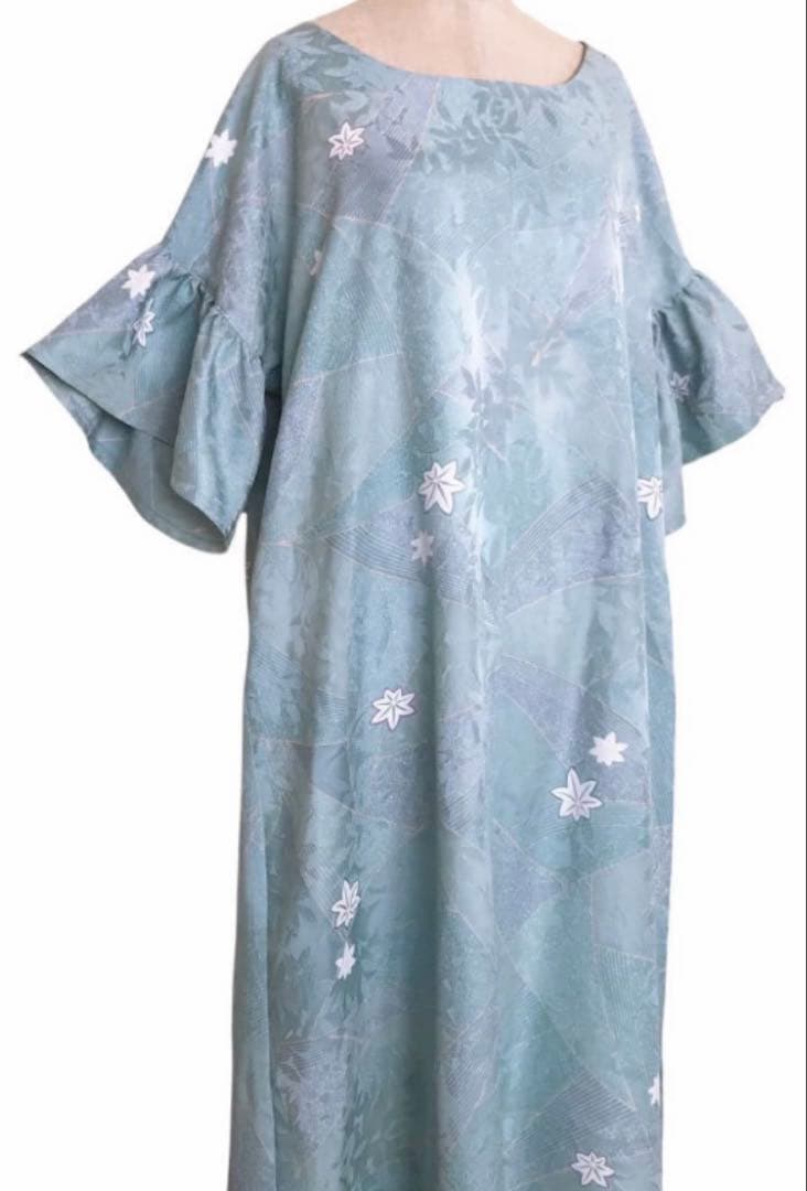 着物リメイクワンピース　水色　紅葉