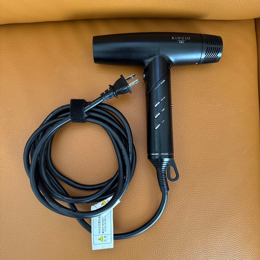 【週末値下げ】KINUJO PRO ブラック ヘアドライヤー