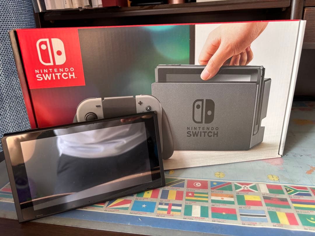 Nintendo Switch 本体 + 専用キャリングケース