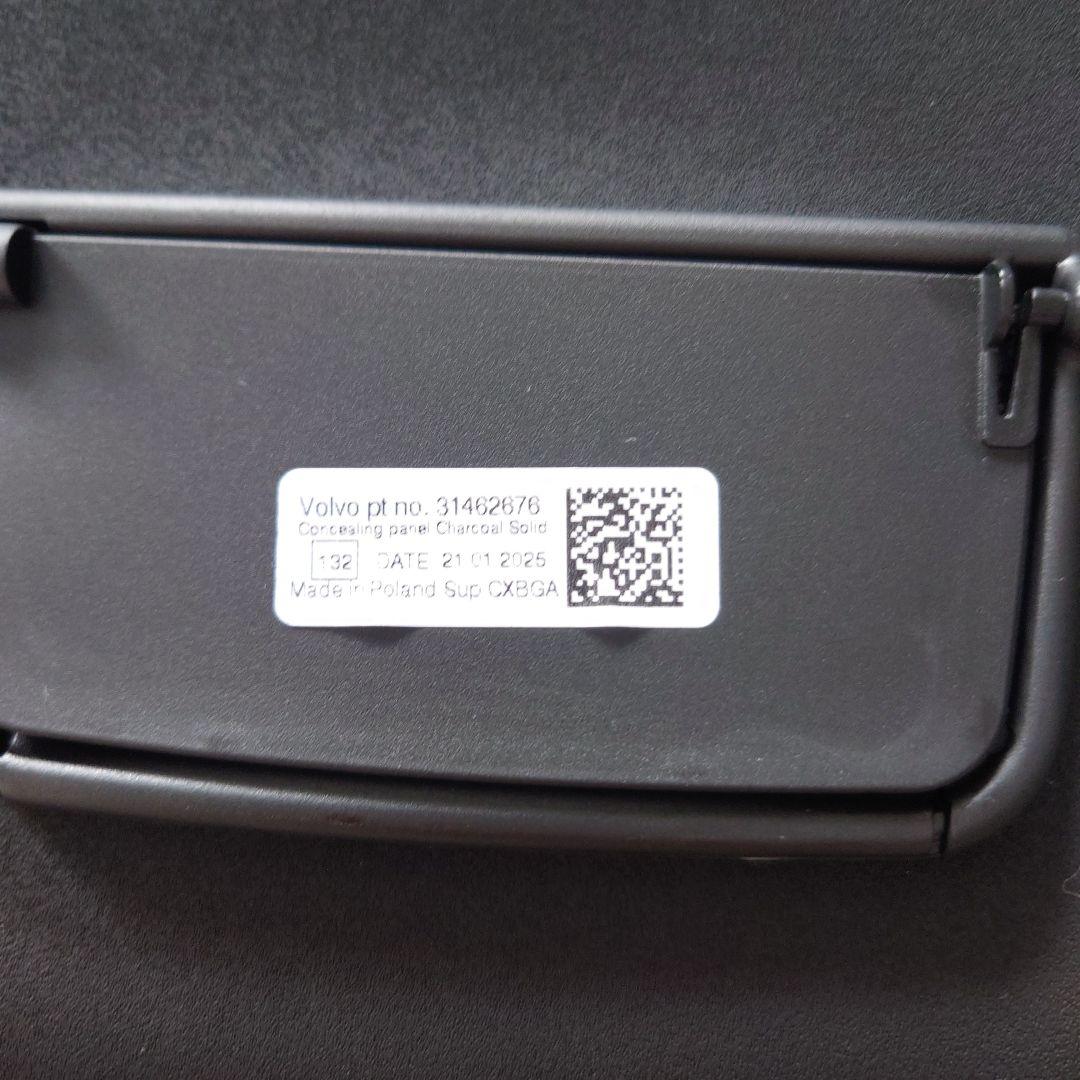 ボルボ VOLVO V60 2025年製 トノカバー
