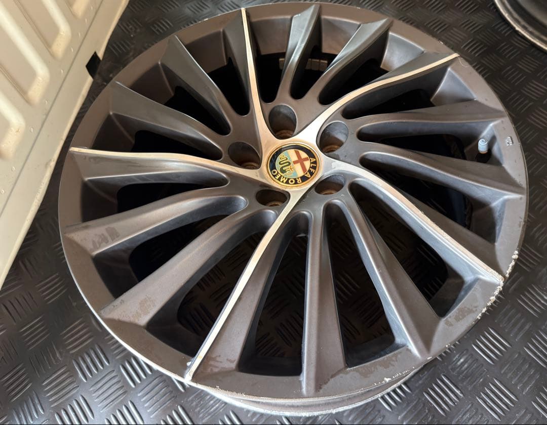 純正　アルファロメオジュリエッタアルミホイール　１本　1