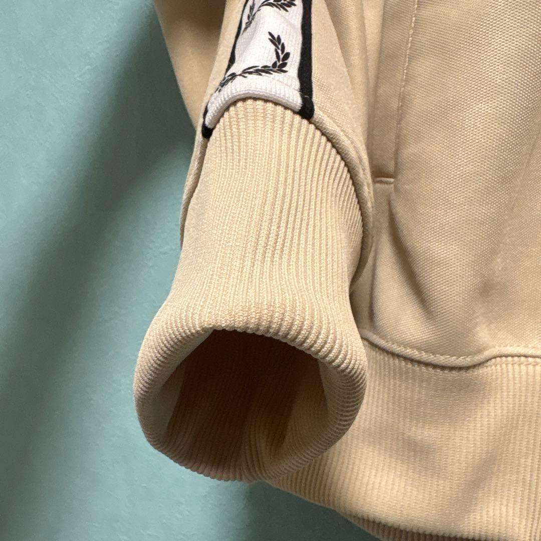 FRED PERRYトラックジャケット ベージュ