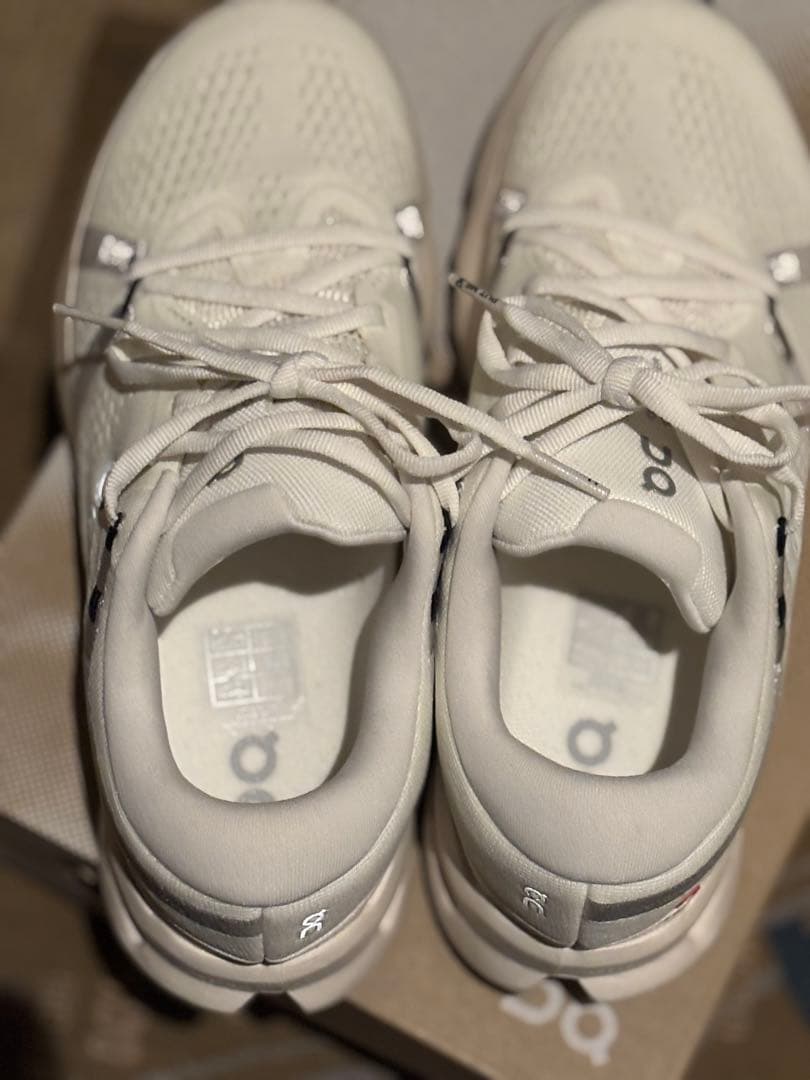 On Cloudsurfer2 ランニングスニーカー