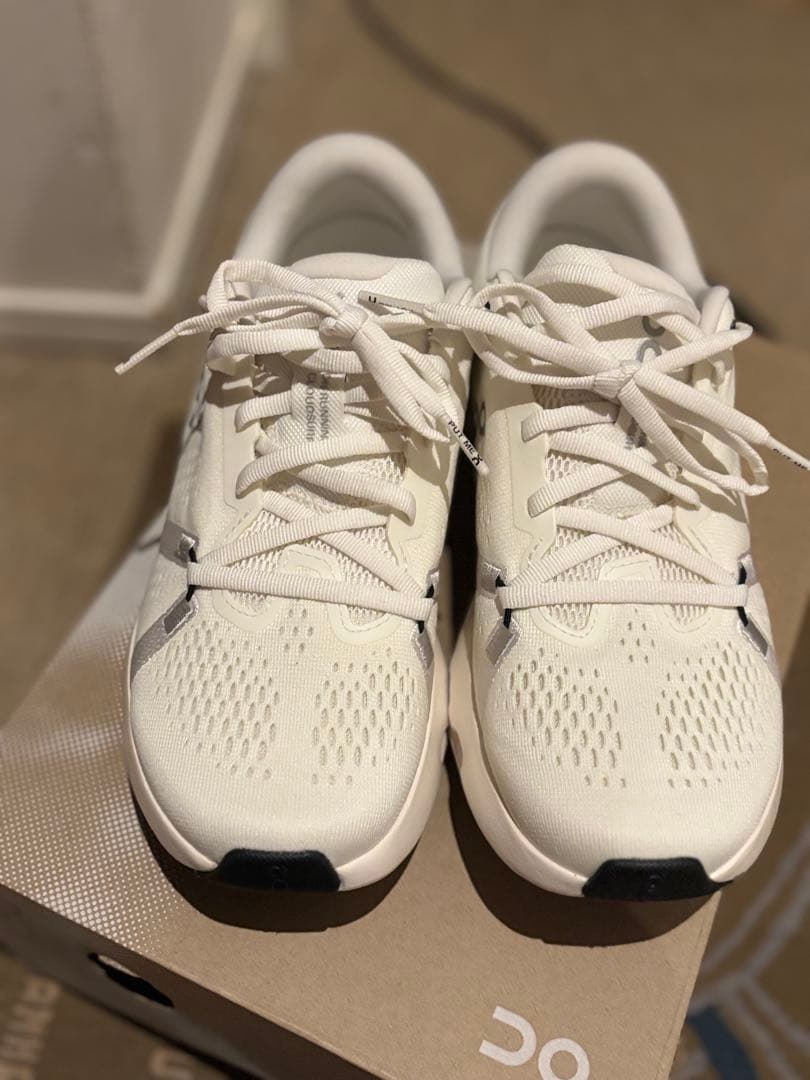 On Cloudsurfer2 ランニングスニーカー