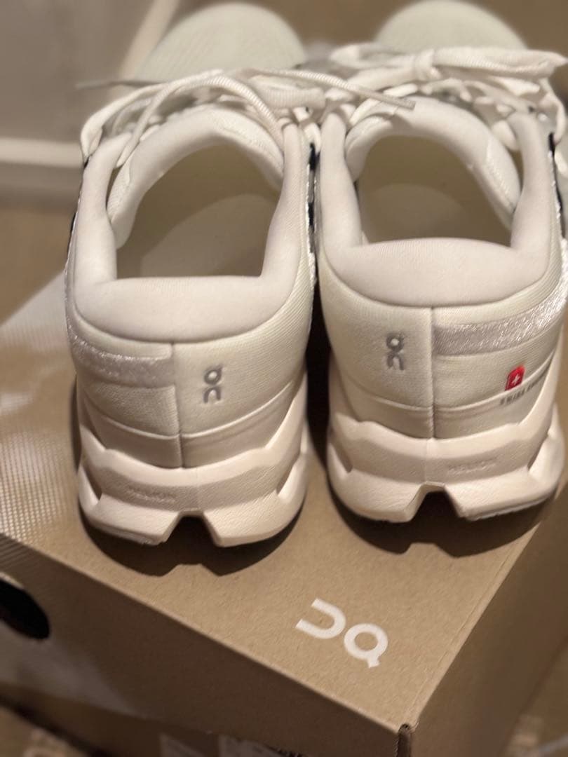 On Cloudsurfer2 ランニングスニーカー