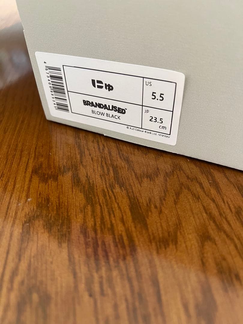 値下げ　新品未使用　にゅ　黒スニーカー23.5 バンクシー