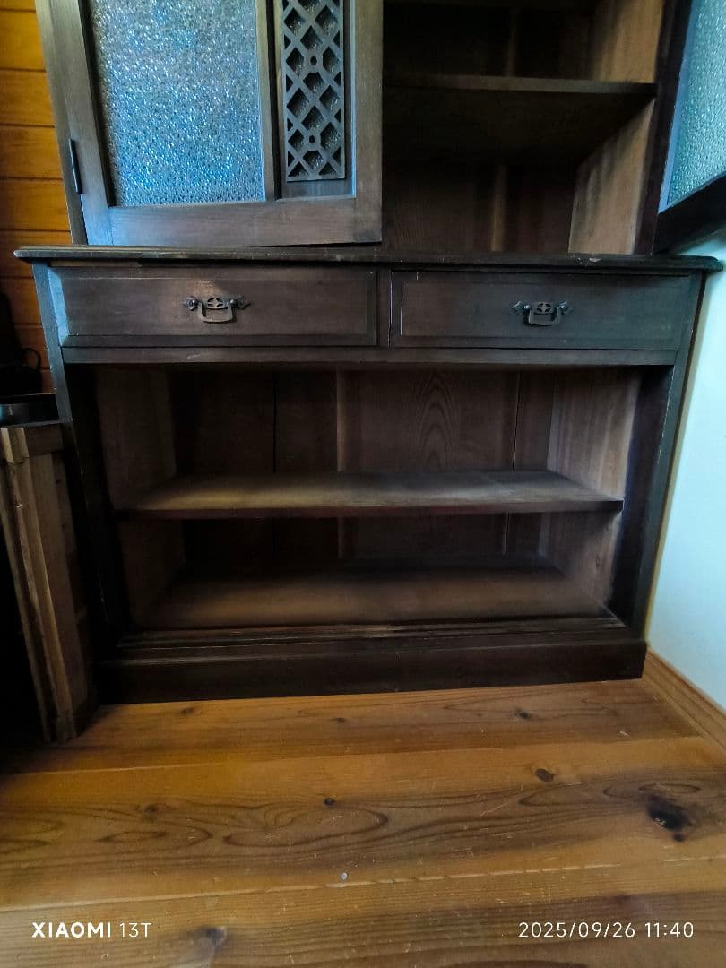 木製キャビネット　ガラス扉　無垢材　北海道民藝　箪笥　本棚　ダークブラウン　収納