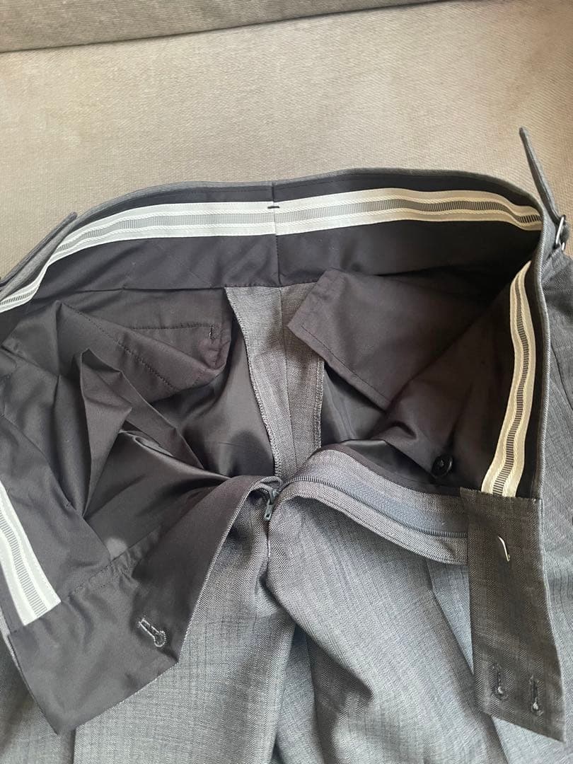 【早い者勝ち❗️】美品　イタリア生地　トーニャ　スリーピース　スーツ　グレー