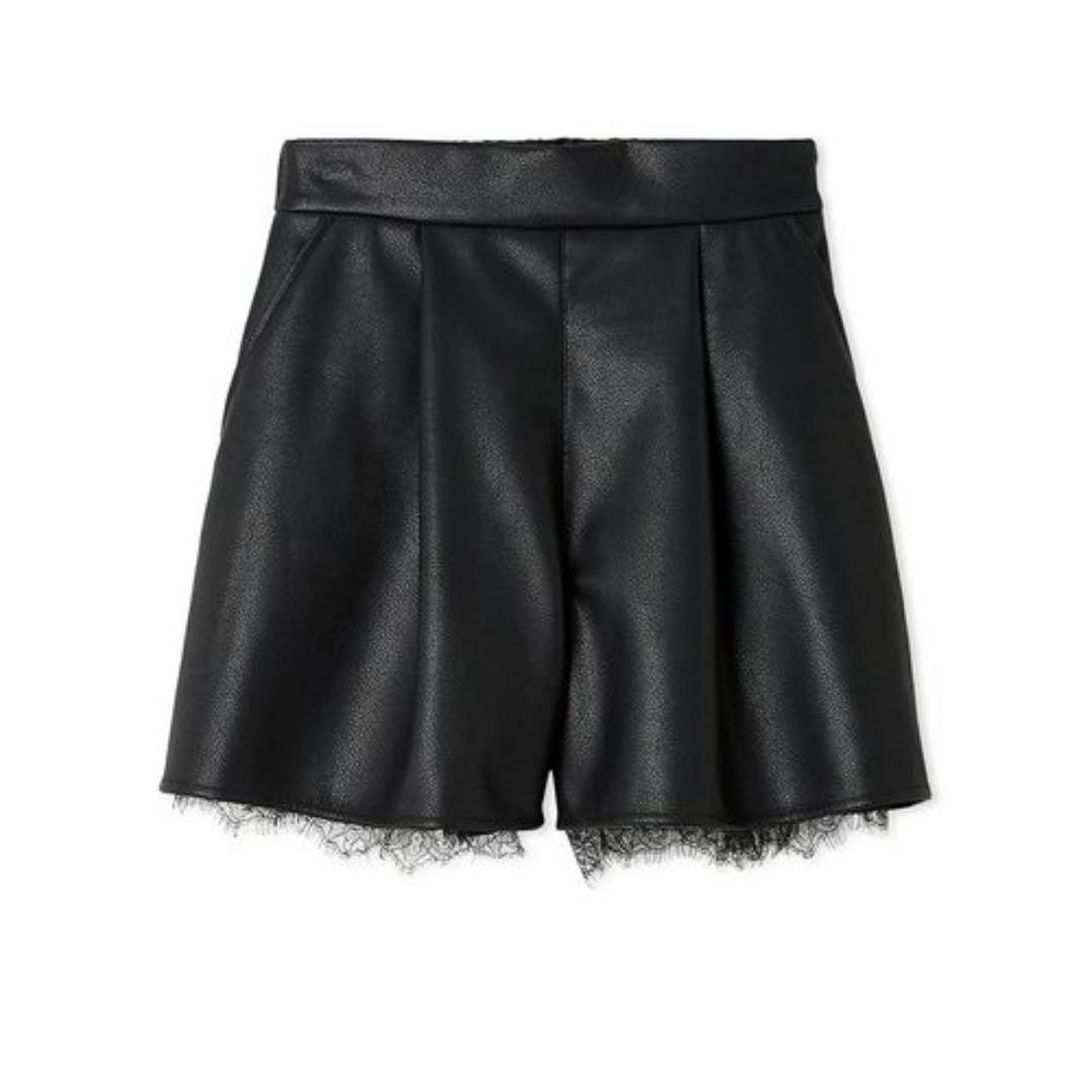 FRAY I.D レースヘムレザーライクショートパンツ　黒