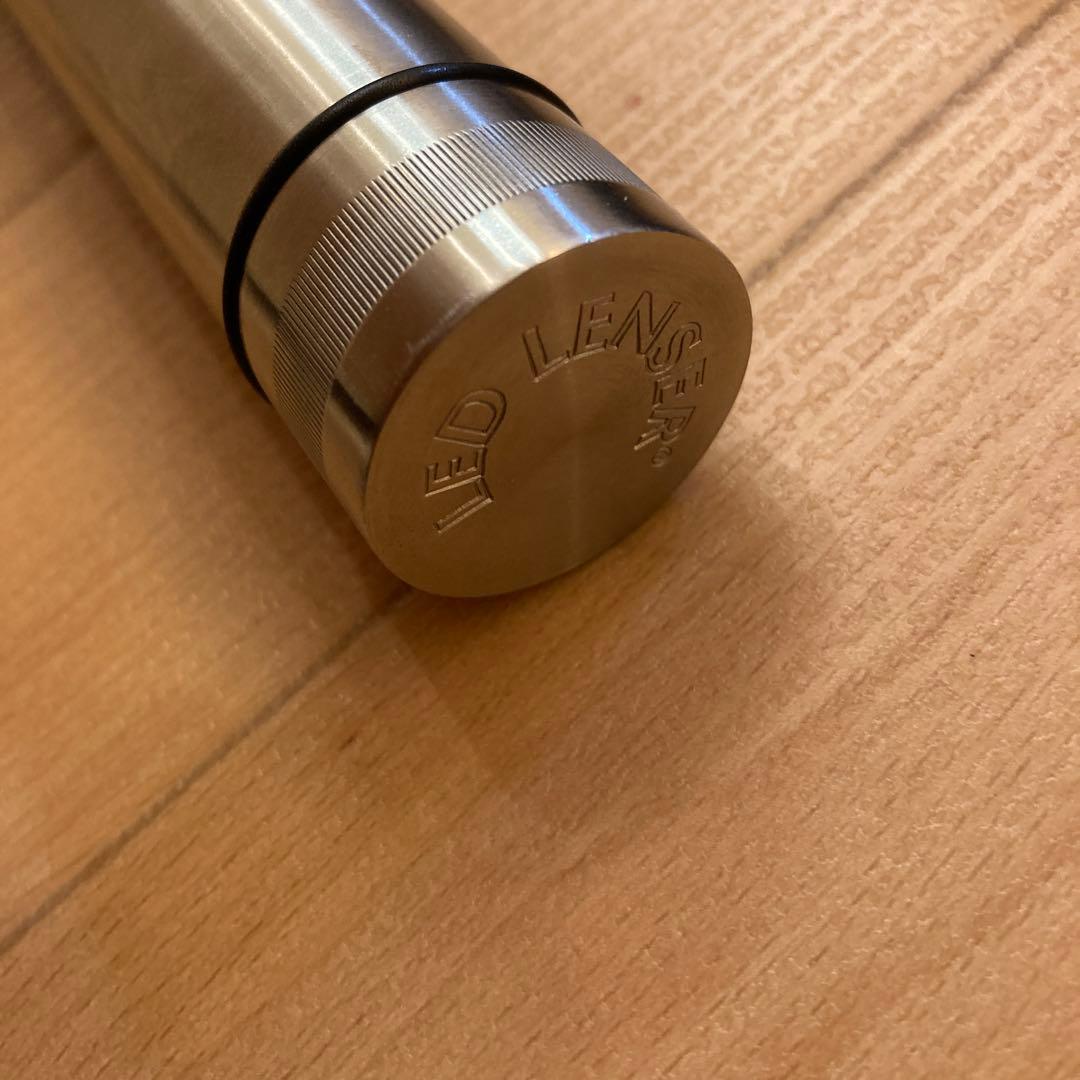 ライト・ランタン Led Lenser V2 Giga Chip