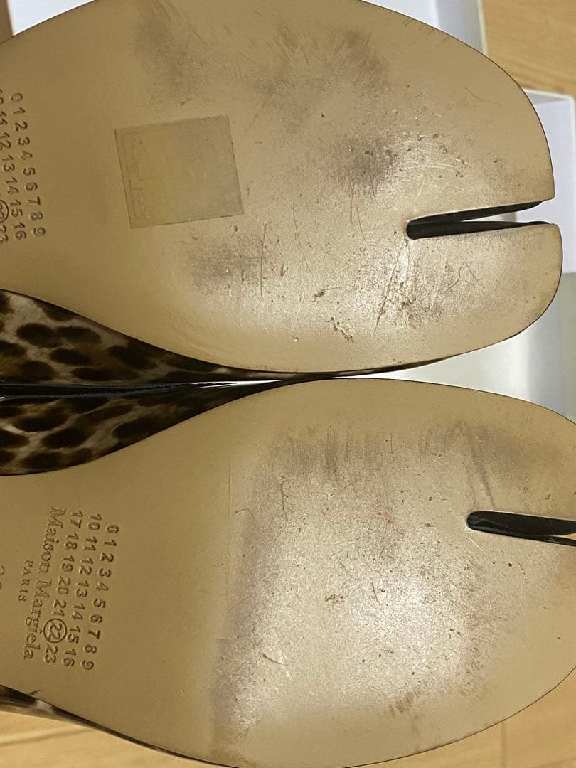 メゾンマルジェラTABI 20AWパテントレザーパンプス38レディースレオパード