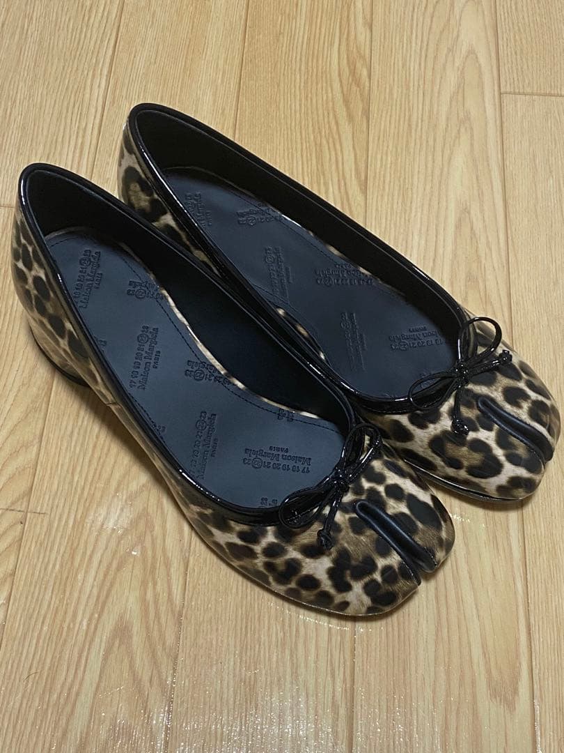 メゾンマルジェラTABI 20AWパテントレザーパンプス38レディースレオパード