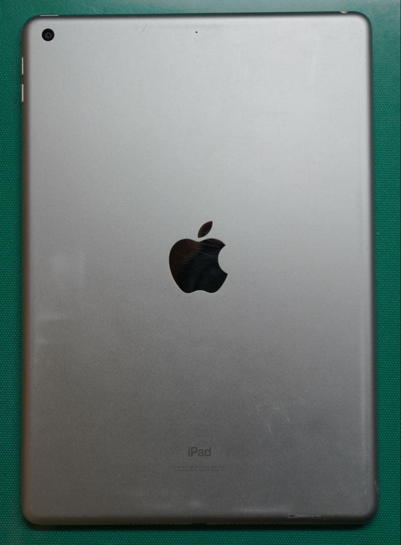 iPad 第８世代 本体 128GB apple 純正キーボード付き