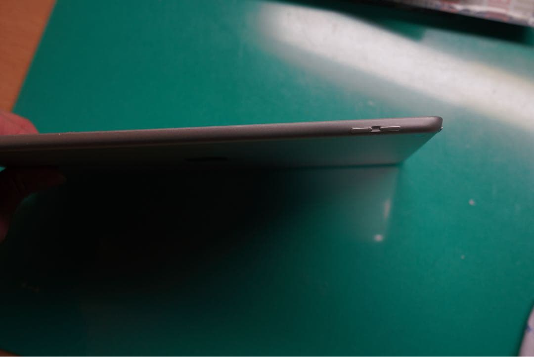 iPad 第８世代 本体 128GB apple 純正キーボード付き