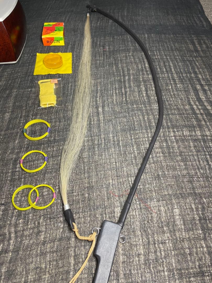 和胡弓　弓、付属品付き