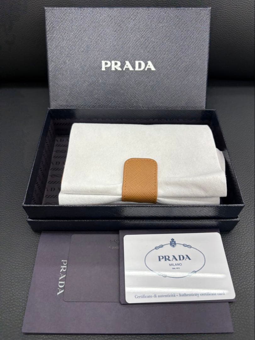 【新品未使用】PRADA プラダ サフィアーノレザー 二つ折り財布 1ML225