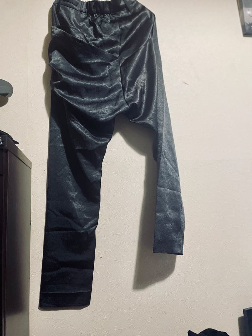 maniacif six was nine サルエルパンツ 黒 光沢値下⭕️