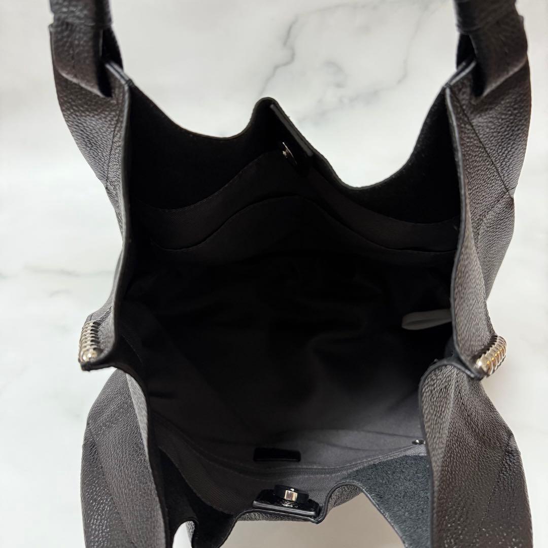 イアパピヨネ　レザースタッズトート　ブラック　黒