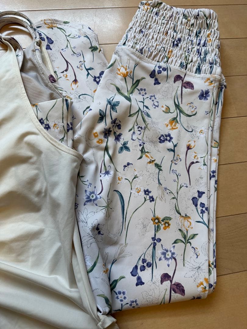 スカーラ　SUKARA ヨガウェアフラワー柄セット　サイズS