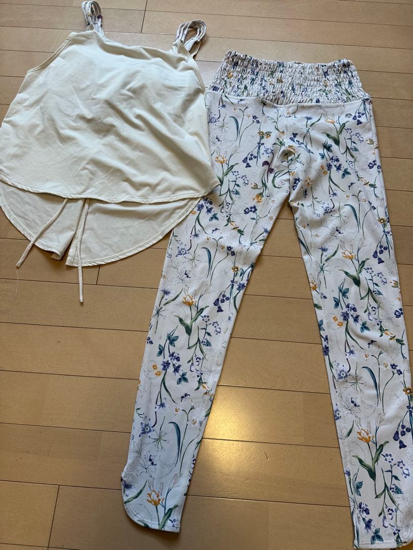 スカーラ　SUKARA ヨガウェアフラワー柄セット　サイズS