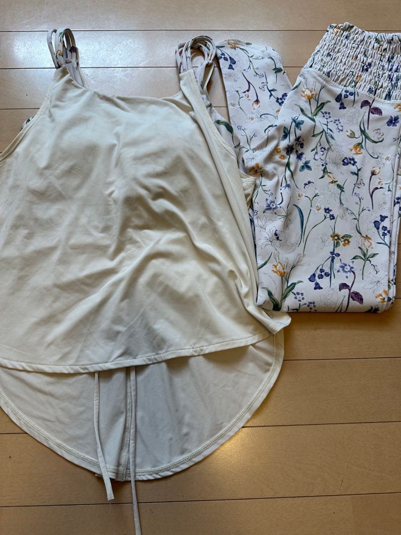 スカーラ　SUKARA ヨガウェアフラワー柄セット　サイズS